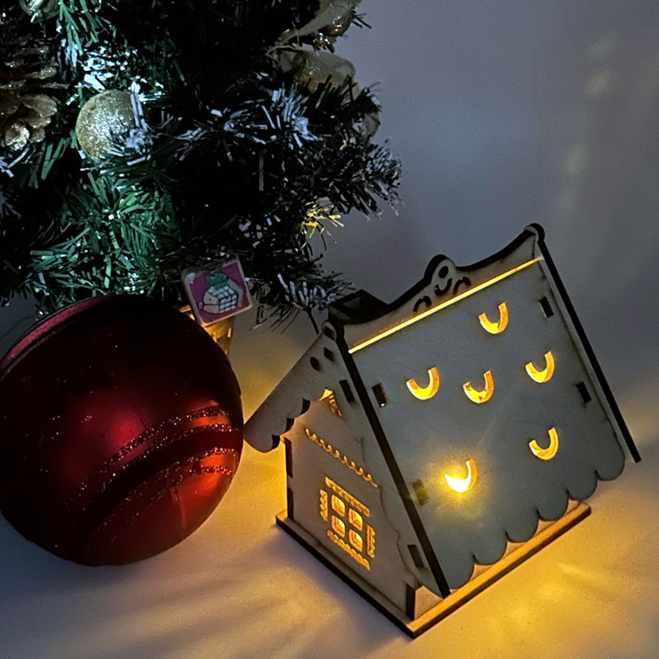 Vianočná dekorácia - BUDOVA 6 s osvetlením